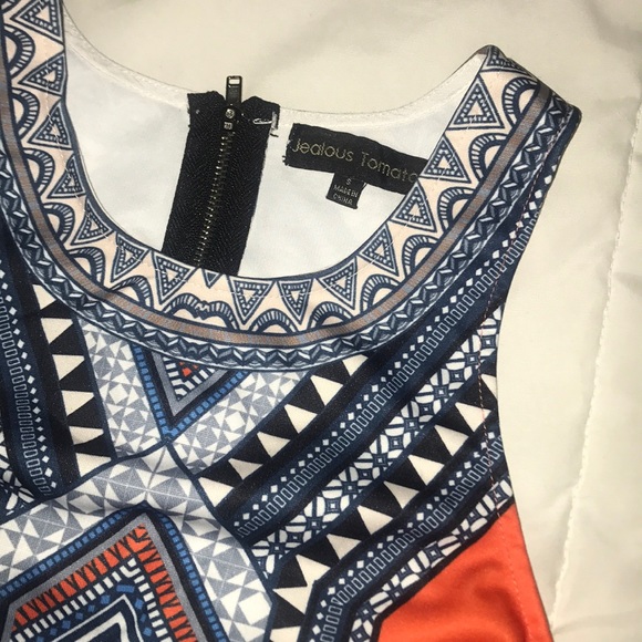 Beautiful designed crop top. - Picture 3 of 4